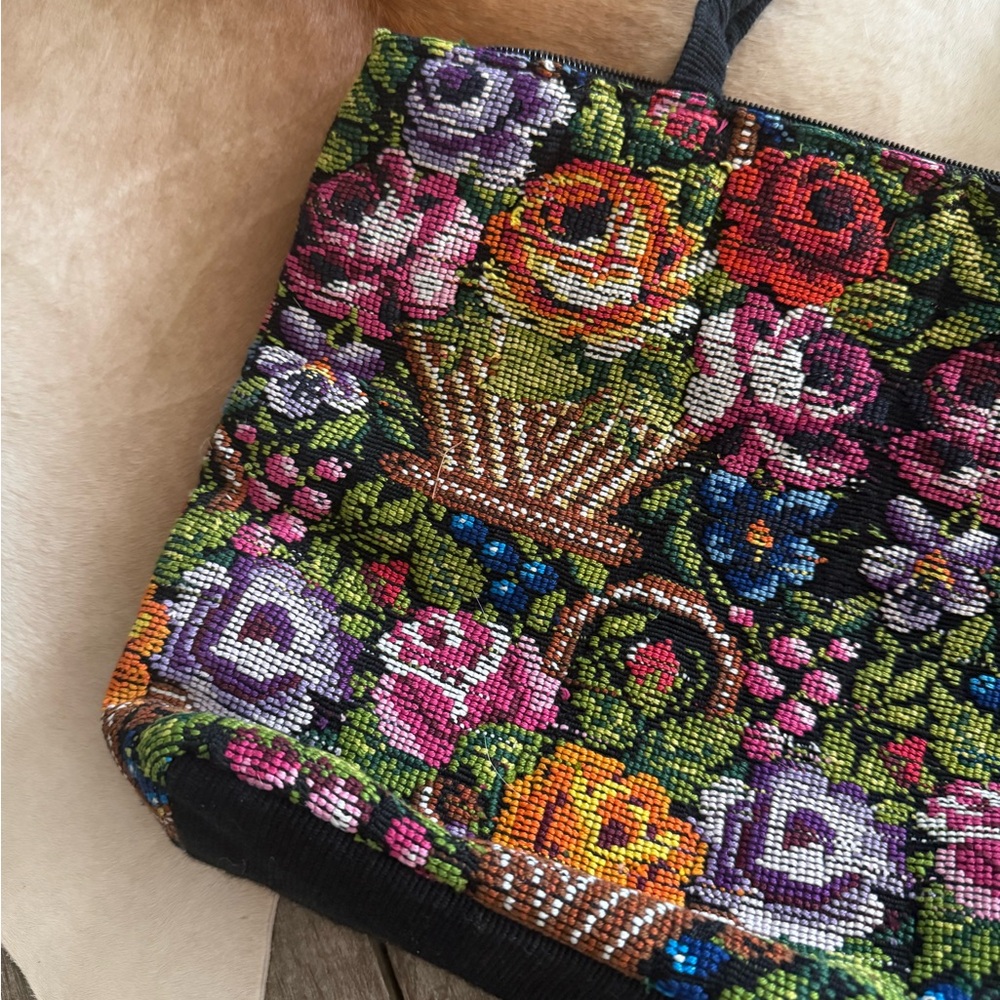 Beautiful Vibrant Floral Made in Guatemala Floral Tapestry Hand Bag - Picture 5 of 16
